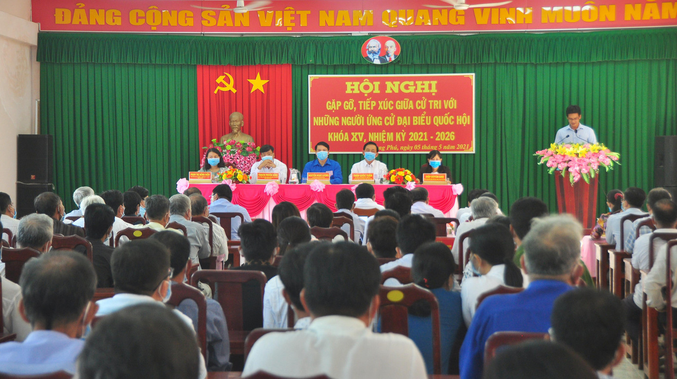 Quang cảnh tiếp xúc cử tri Quang cảnh tiếp xúc cử tri