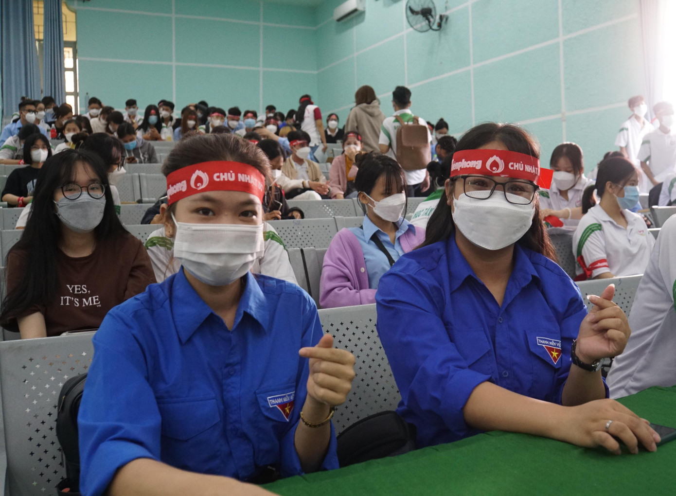 Các bạn sinh viên háo hức tham gia Chủ nhật Đỏ. - Ảnh: Hòa Hội Các bạn sinh viên háo hức tham gia Chủ nhật Đỏ. - Ảnh: Hòa Hội