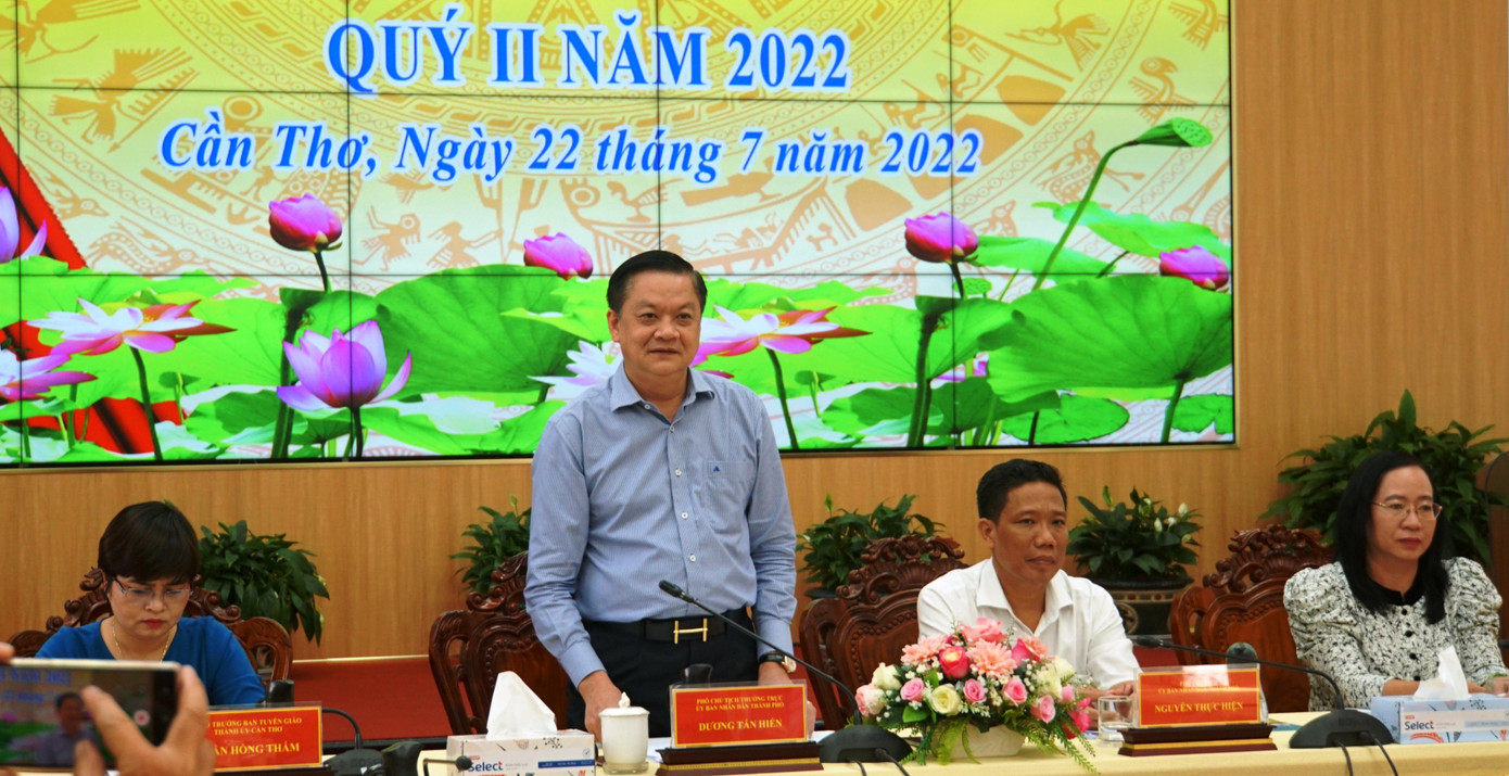 Phó Chủ tịch UBND thành phố Cần Thơ Dương Tấn Hiển. Phó Chủ tịch UBND thành phố Cần Thơ Dương Tấn Hiển.