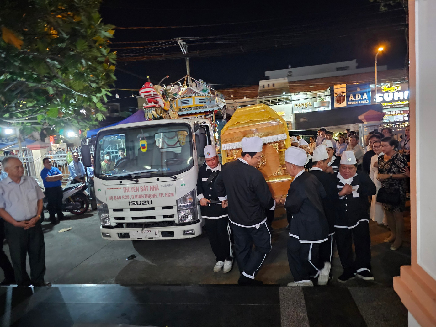 Linh cữu Giáo sư Võ Tòng Xuân quàn tại Nhà tang lễ Câu lạc bộ hưu trí TP. Cần Thơ. (Ảnh: Hòa Hội)