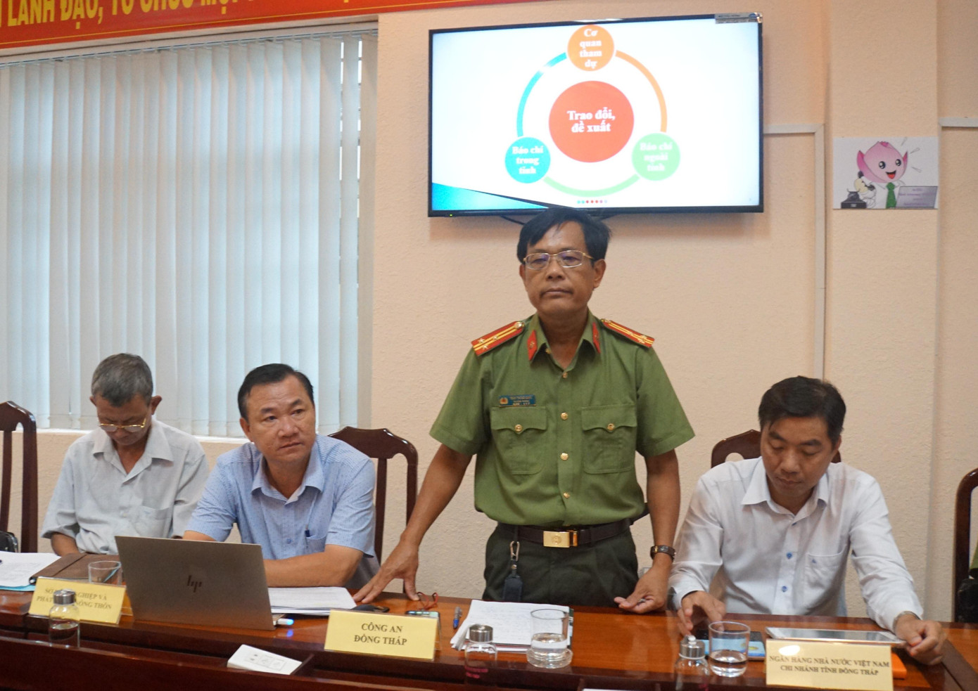 Thượng tá Trần Trung Quốc, Trưởng phòng Tham mưu Công an tỉnh Đồng Tháp phát biểu. - Ảnh: Hòa Hội