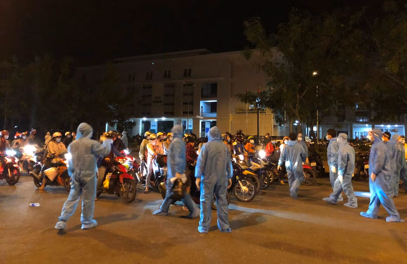 Nhiều người dân An Giang về quê