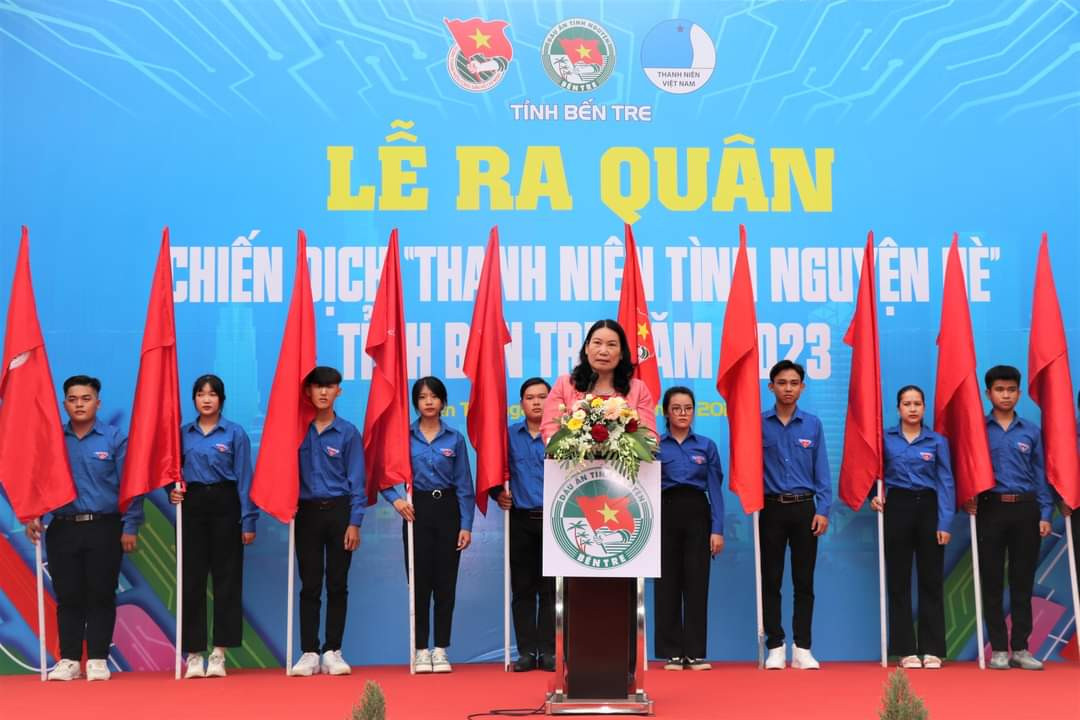 Bà Nguyễn Thị Bé Mười, Phó Chủ tịch UBND tỉnh Bến Tre phát biểu tại buổi lễ. Ảnh: PV.