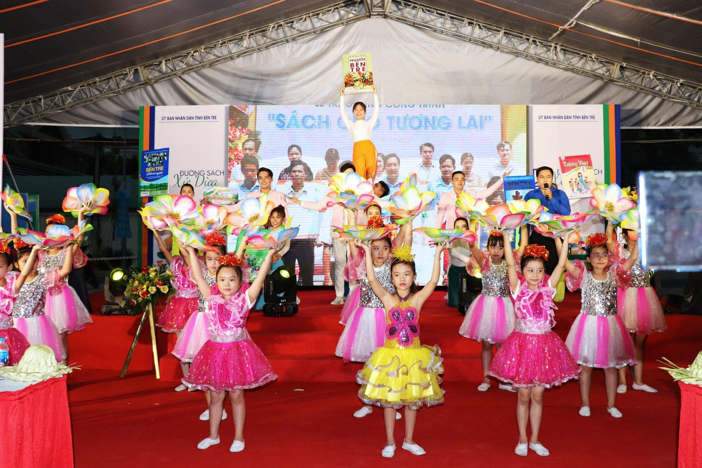 Văn nghệ chào mừng Văn nghệ chào mừng