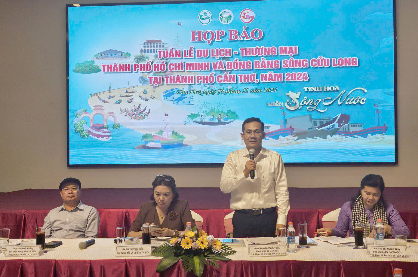 Ông Nguyễn Minh Tuấn - Giám đốc Sở VH&amp;TTDL TP. Cần Thơ - thông tin tại cuộc họp. Ảnh: Hòa Hội.