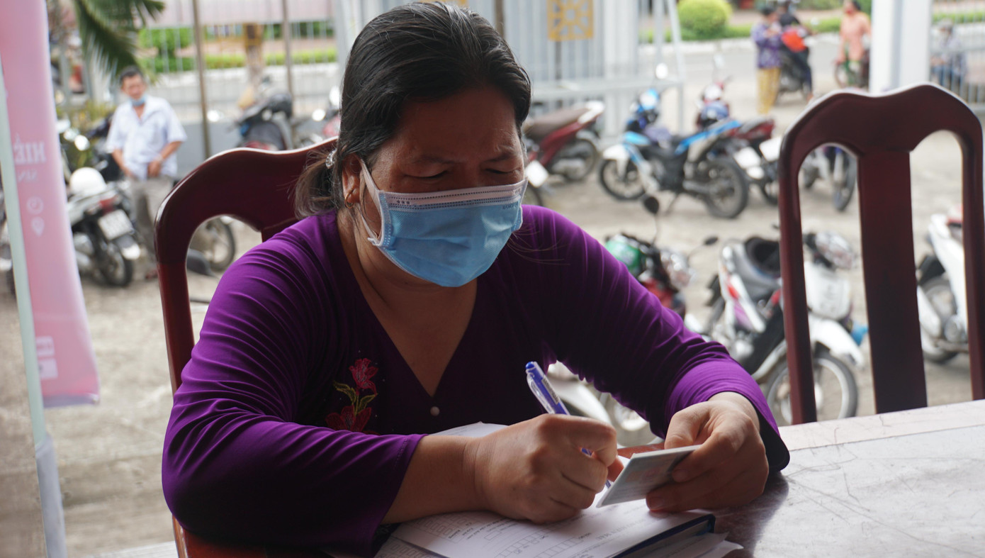 Người dân tham gia hiến máu