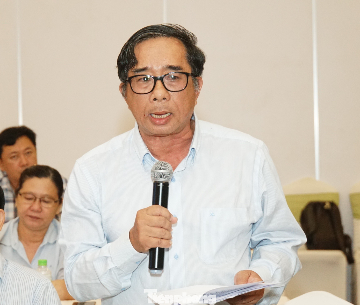 PGS.TS Lê Anh Tuấn - giảng viên Bộ môn Tài nguyên Nước, Khoa Môi trường và Tài nguyên Thiên nhiên - Trường Đại học Cần Thơ, phát biểu tại cuộc họp. Ảnh: Hòa Hội