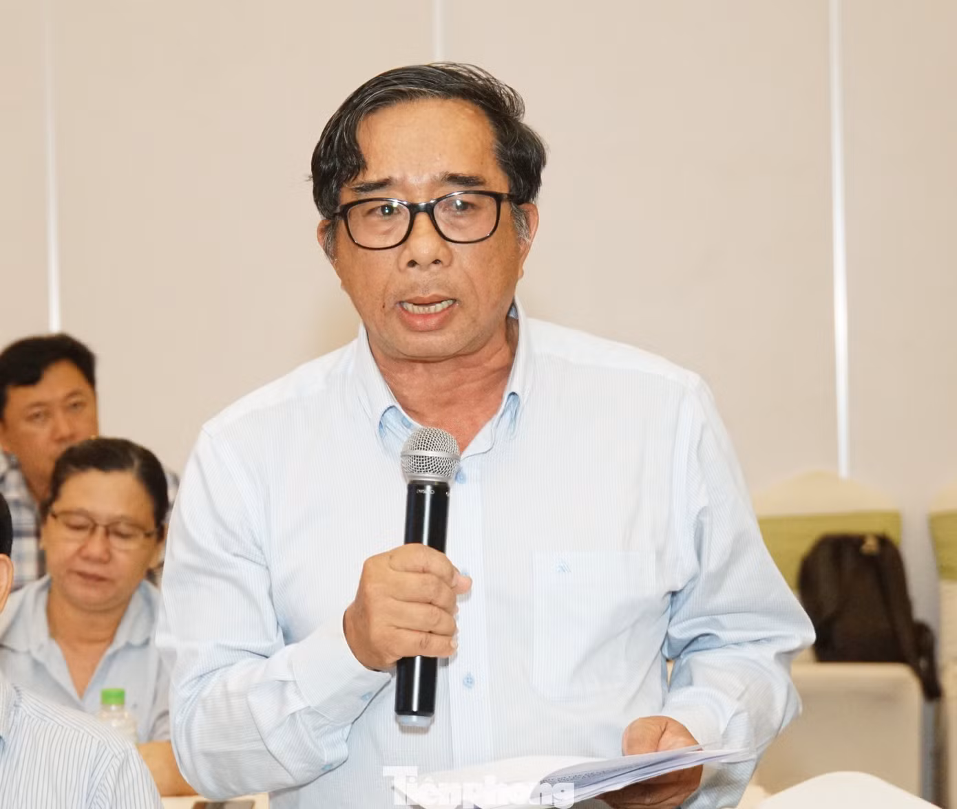 PGS.TS Lê Anh Tuấn - giảng viên Bộ môn Tài nguyên Nước, Khoa Môi trường và Tài nguyên Thiên nhiên - Trường Đại học Cần Thơ, phát biểu tại cuộc họp. Ảnh: Hòa Hội