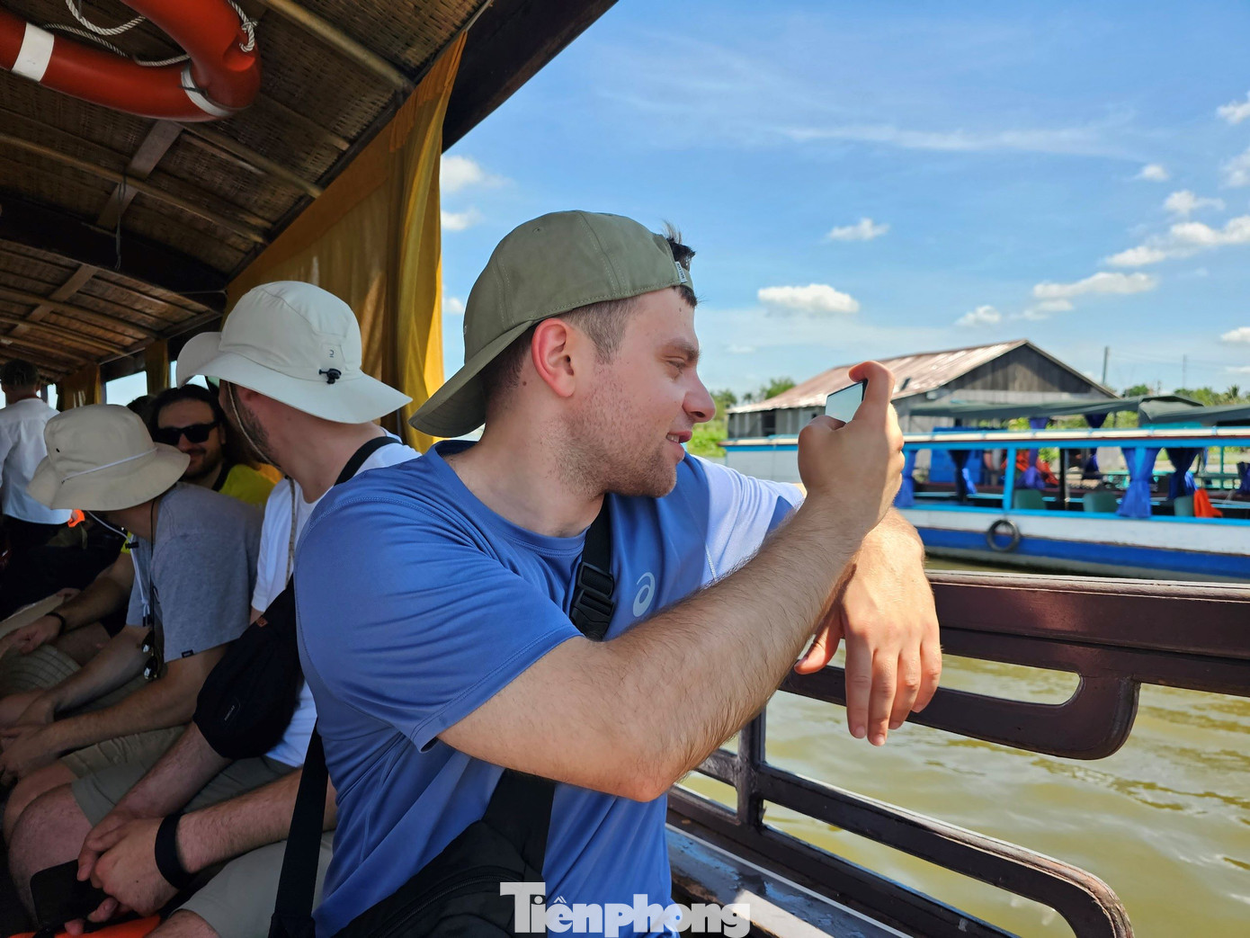 Khách quốc tế trải nghiệm sông nước. Ảnh: Hòa Hội. Khách quốc tế trải nghiệm sông nước. Ảnh: Hòa Hội.