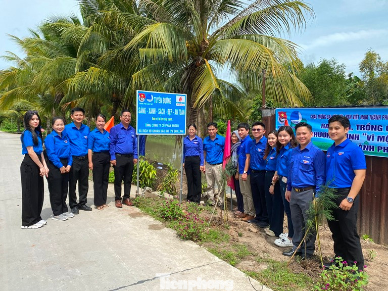 Thành Đoàn Cần Thơ ra mắt tuyến đường xanh - sạch - đẹp. Thành Đoàn Cần Thơ ra mắt tuyến đường xanh - sạch - đẹp.