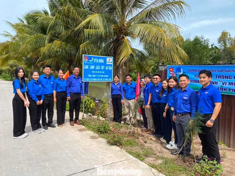 Thành Đoàn Cần Thơ ra mắt tuyến đường xanh - sạch - đẹp.
