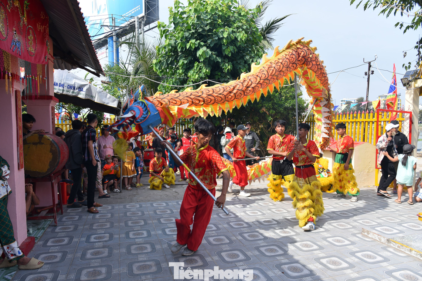 Ông Trần Văn Lộc - Trưởng ban tế tự Miếu bà xóm Chài - cho biết đây là lễ hội truyền thống xa xưa của dân chài lưới, với mong muốn cầu an cho dân làm ăn may mắn. Ảnh: Hòa Hội.