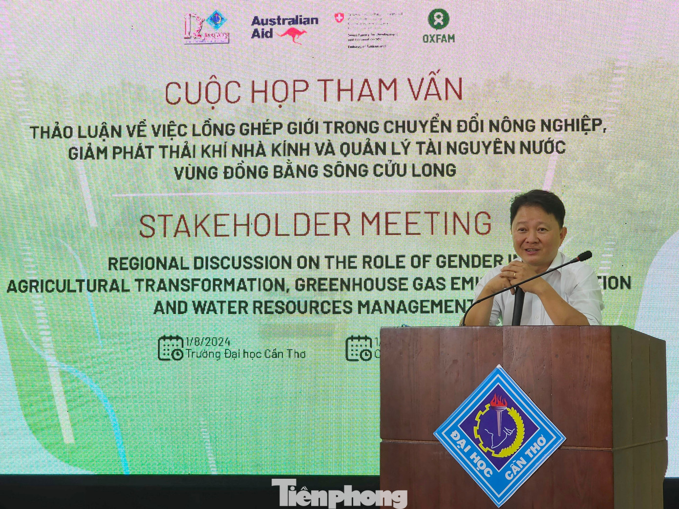 PGS.TS Văn Phạm Đăng Trí, Viện trưởng Viện nghiên cứu biến đổi khí hậu - Trường Đại học Cần Thơ phát biểu. Ảnh: Hòa Hội