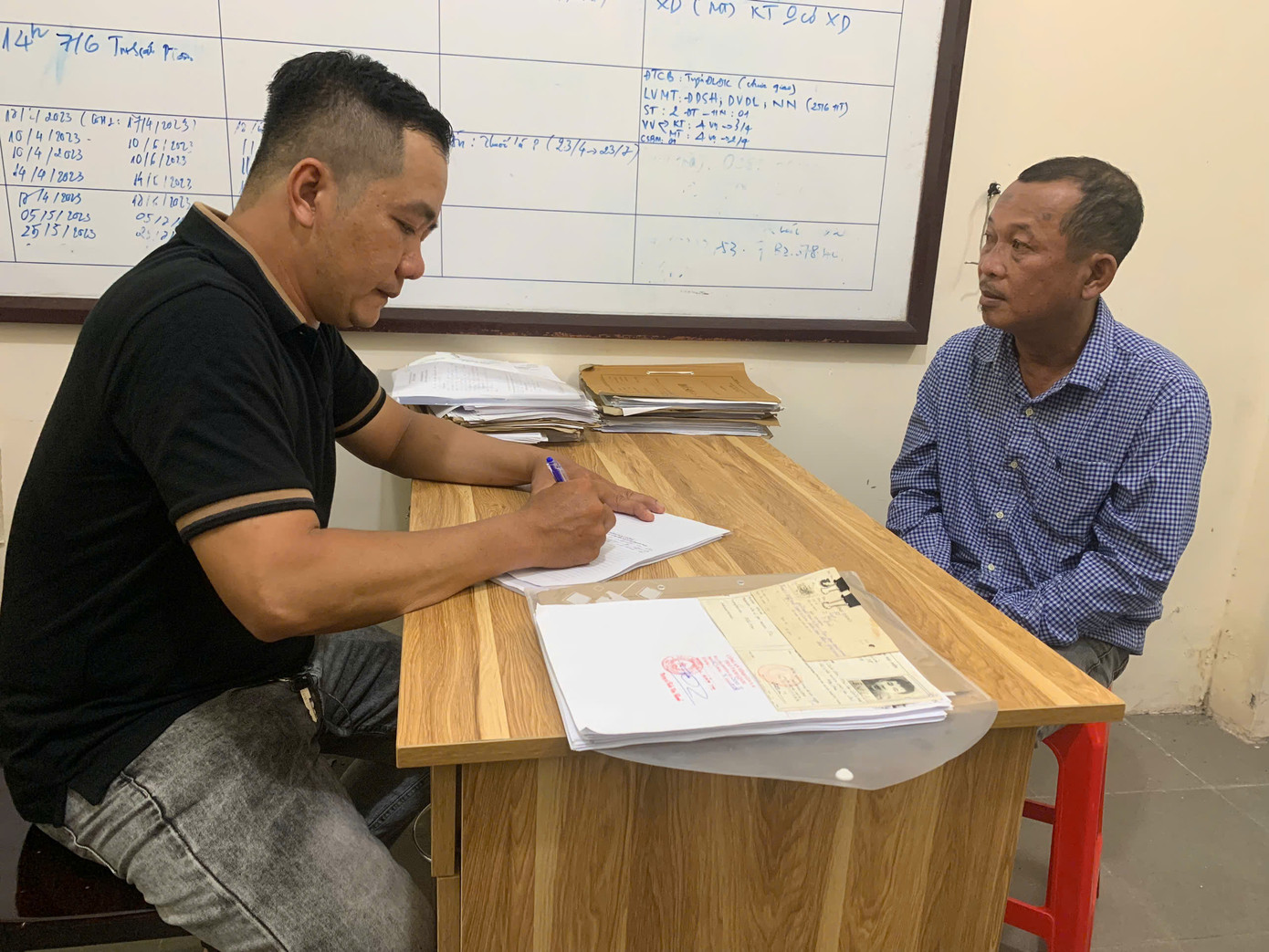 Lê Văn Bang tại cơ quan công an.