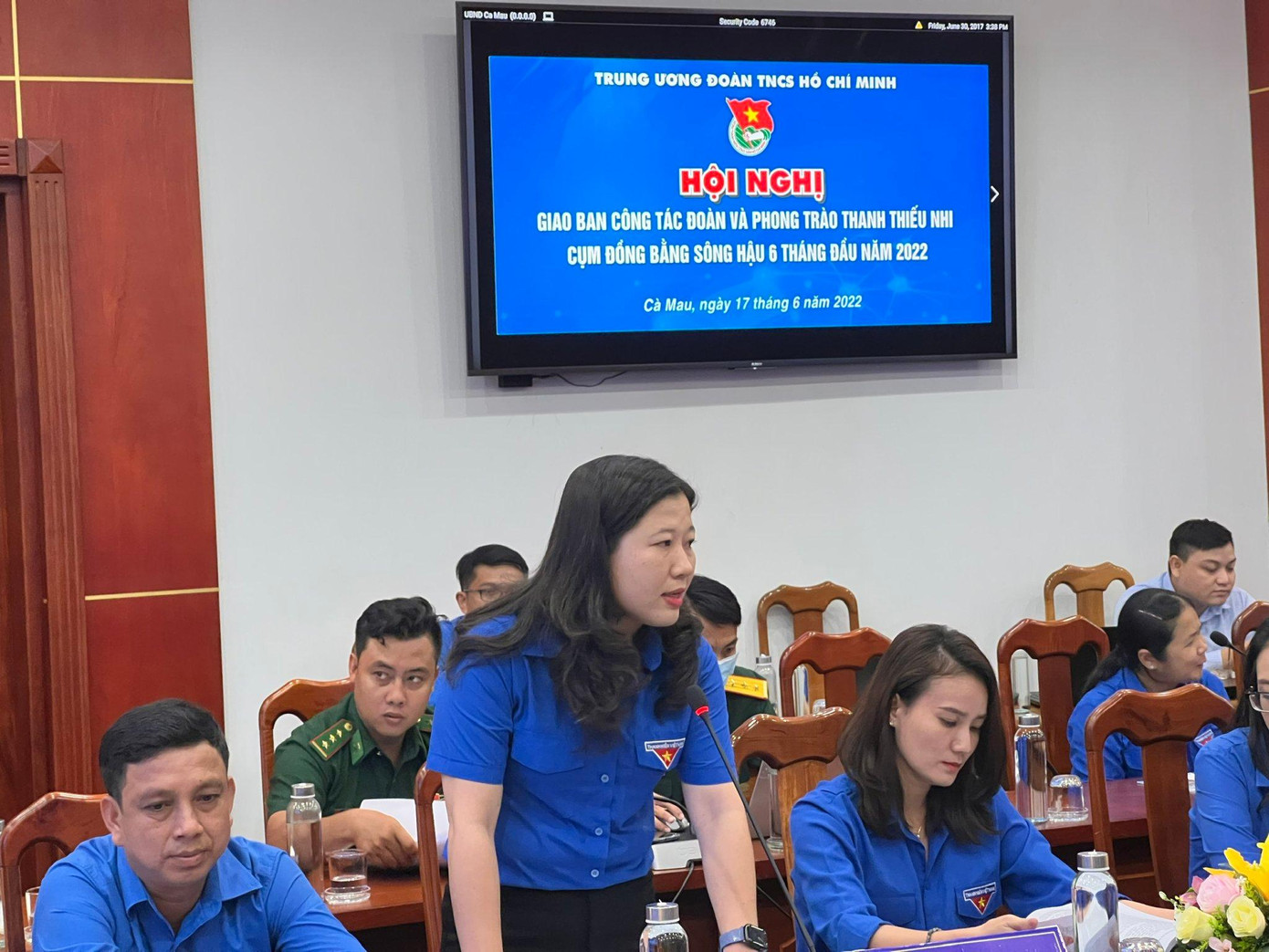 Đại biểu trao đổi tại hội nghị Đại biểu trao đổi tại hội nghị