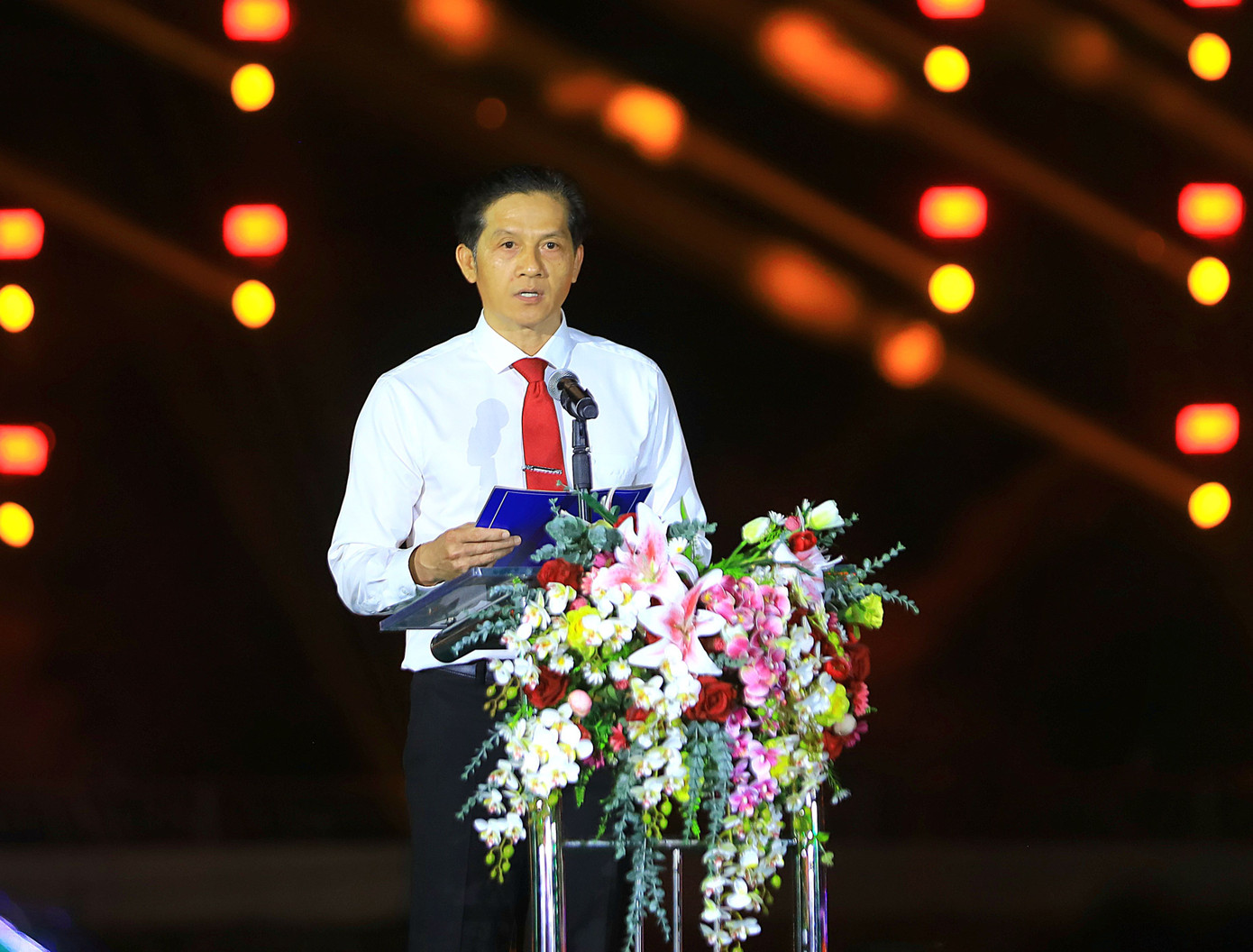 Ông Huỳnh Trung Trứ, Chủ tịch UBND quận Ninh Kiều phát biểu. Ảnh: M. Trung. Ông Huỳnh Trung Trứ, Chủ tịch UBND quận Ninh Kiều phát biểu. Ảnh: M. Trung.