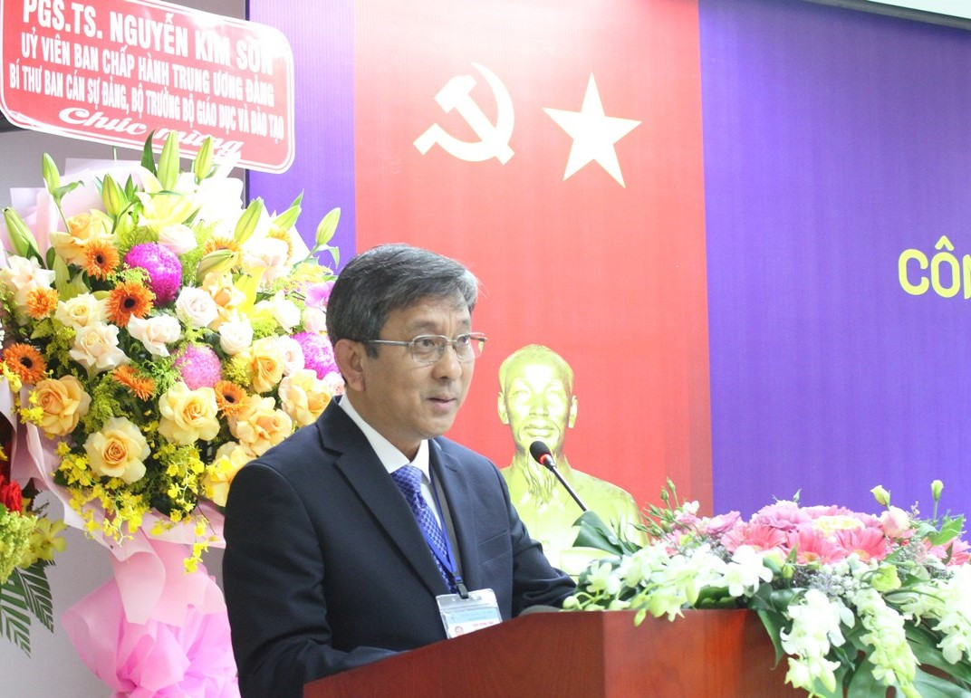 PGS.TS Trần Trung Tính - Hiệu trưởng Trường Đại học Cần Thơ phát biểu tại buổi lễ. PGS.TS Trần Trung Tính - Hiệu trưởng Trường Đại học Cần Thơ phát biểu tại buổi lễ.