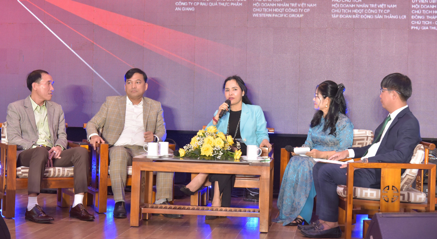 Các đại biểu chia sẻ tại diễn đàn.