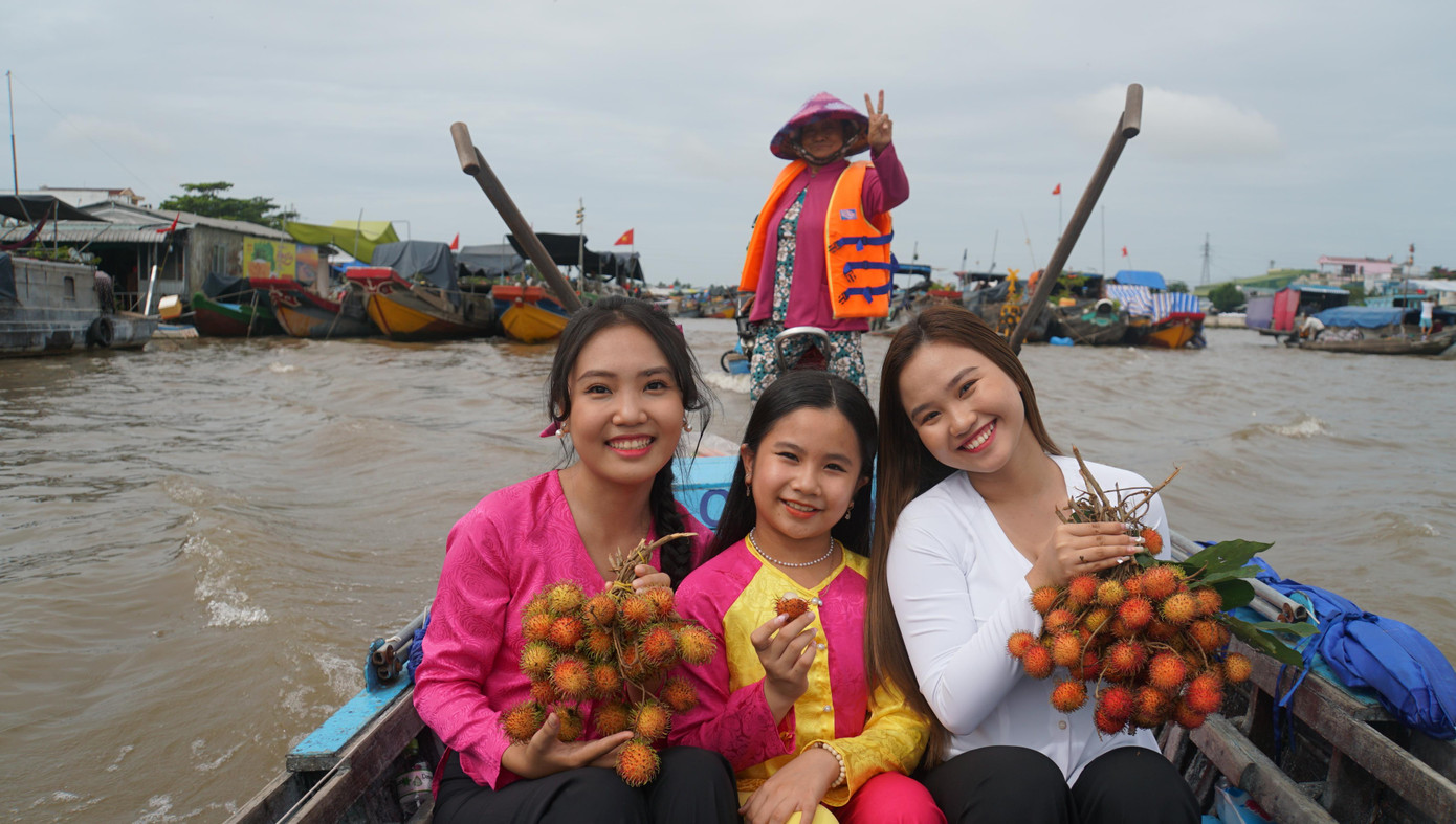 Chợ nổi Cái Răng nằm trên sông Cần Thơ, trục đường thủy chiến lược sông Hậu - Kênh xáng Xà No rất thuận tiện cho việc giao thương, buôn bán với các tỉnh lân cận và cả vùng ĐBSCL. - Ảnh: Hòa Hội
