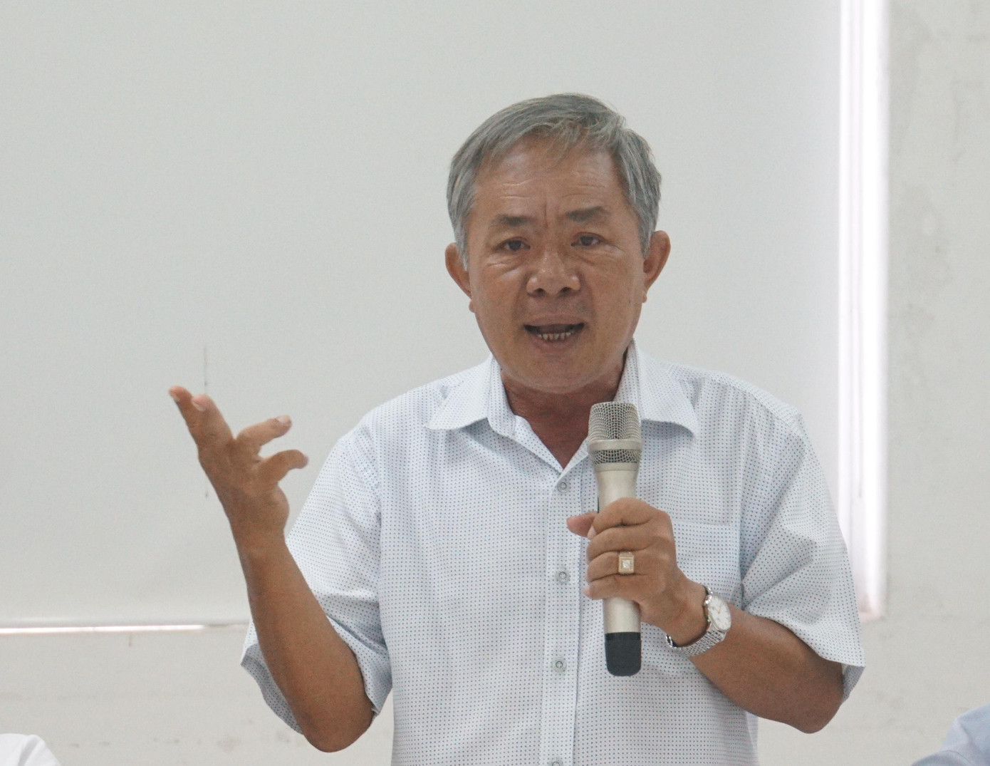 Đại biểu phát biểu tại hội nghị Đại biểu phát biểu tại hội nghị