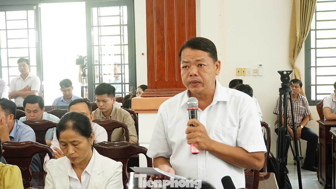 Cử tri nêu kiến nghị tại hội nghị tiếp xúc cử tri. Ảnh: Hoà Hội. Cử tri nêu kiến nghị tại hội nghị tiếp xúc cử tri. Ảnh: Hoà Hội.