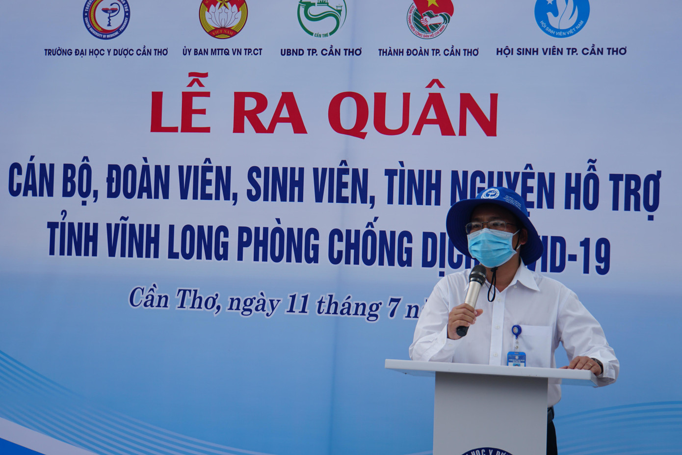 Chiều 11/7, trường đại học Y Dược Cần Thơ tổ chức lễ ra quân đoàn công tác tình nguyện hỗ trợ tỉnh Vĩnh Long phòng chống dịch COVID-19.