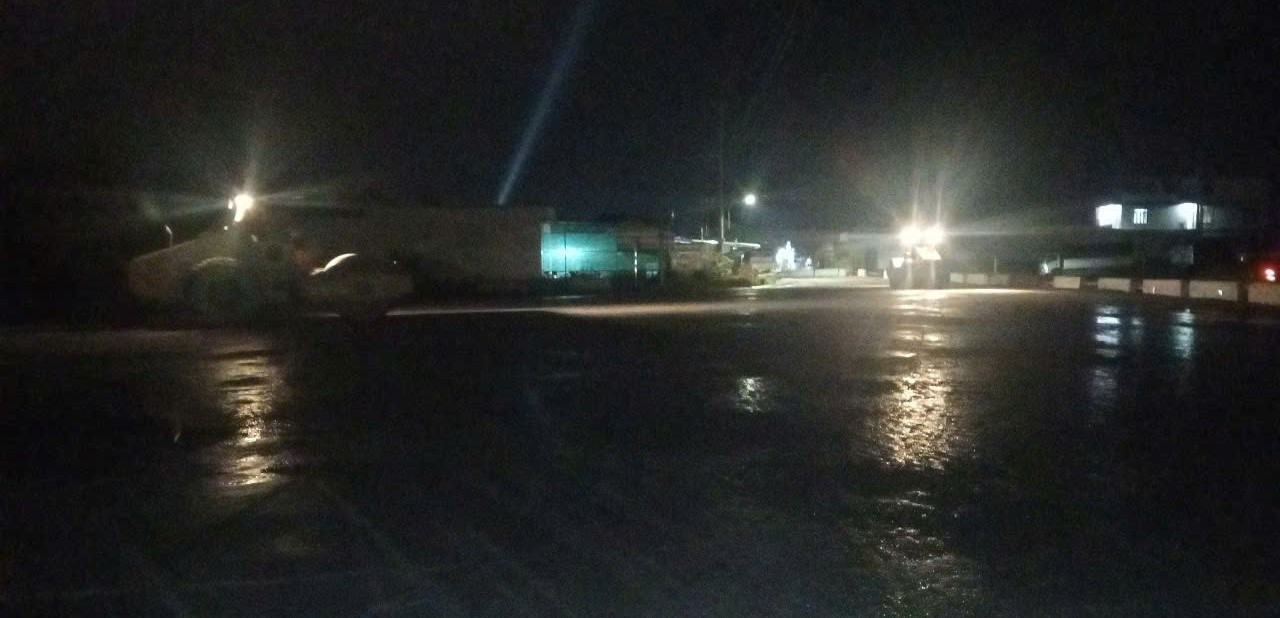 Hằng ngày, trên công trường, các đơn vị tiếp tục duy trì triển khai thi công 3 ca, 4 kíp với 30 mũi, khoảng 150 đầu thiết bị thi công, 500 công nhân và 83 cán bộ kỹ thuật.