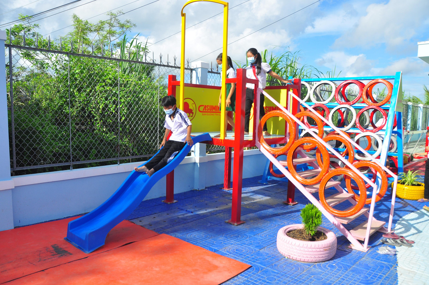 Trẻ em chơi trò chơi