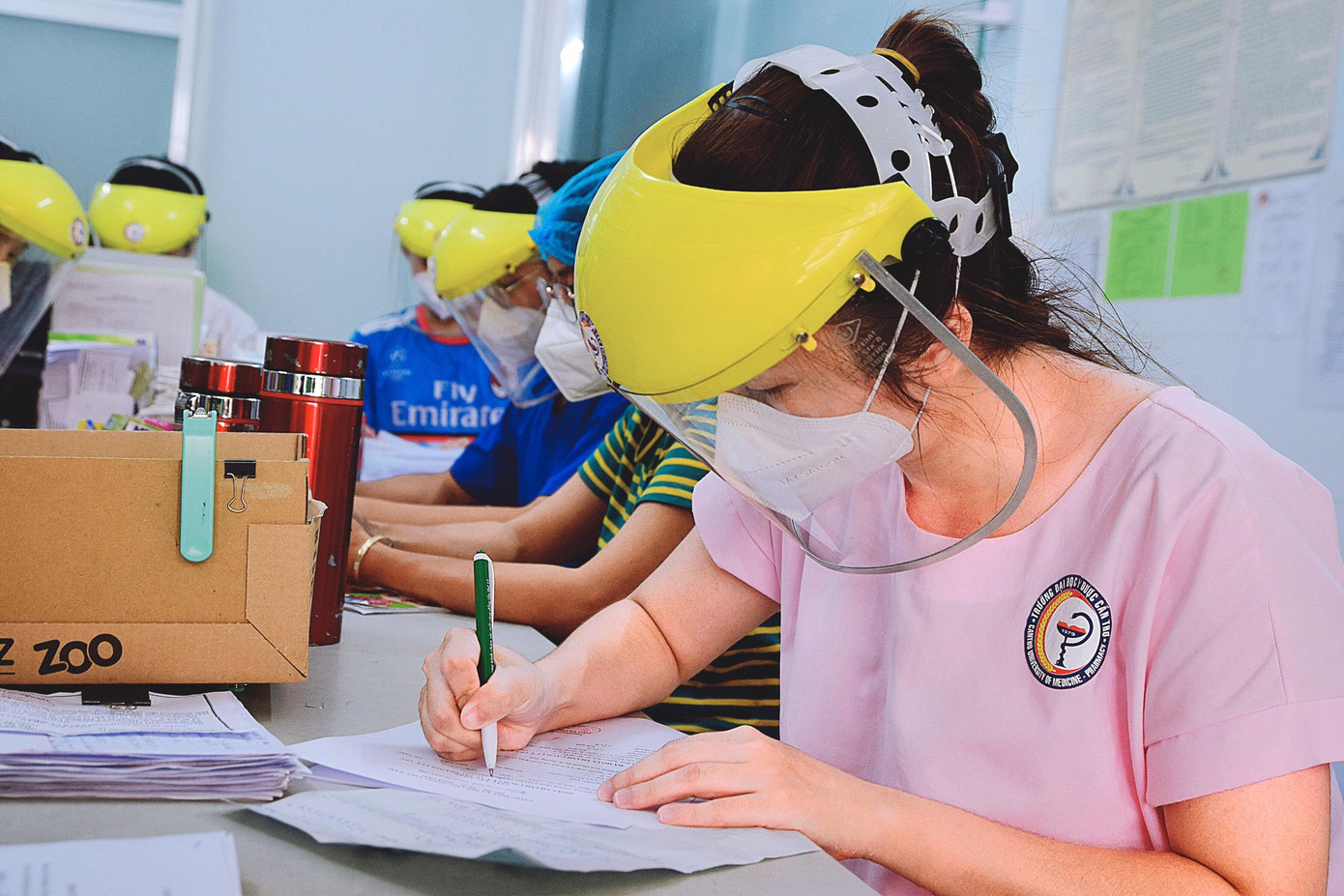 Mỹ Nhân làm việc tại trạm y tế