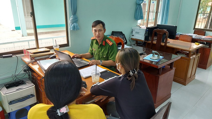 Cơ quan Công an làm việc với nạn nhân trong vụ mua bán người. Ảnh: CA ĐT Cơ quan Công an làm việc với nạn nhân trong vụ mua bán người. Ảnh: CA ĐT