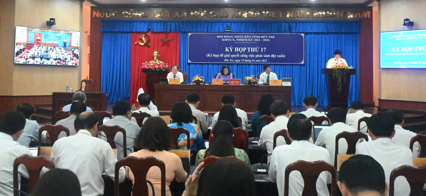 Quang cảnh kỳ họp. Quang cảnh kỳ họp.