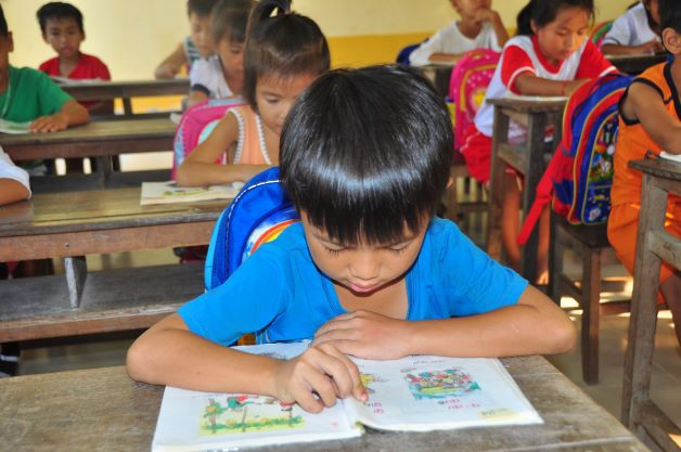 Học sinh vùng biên giới tại Đồng Tháp trong giờ học. Ảnh: Hòa Bình