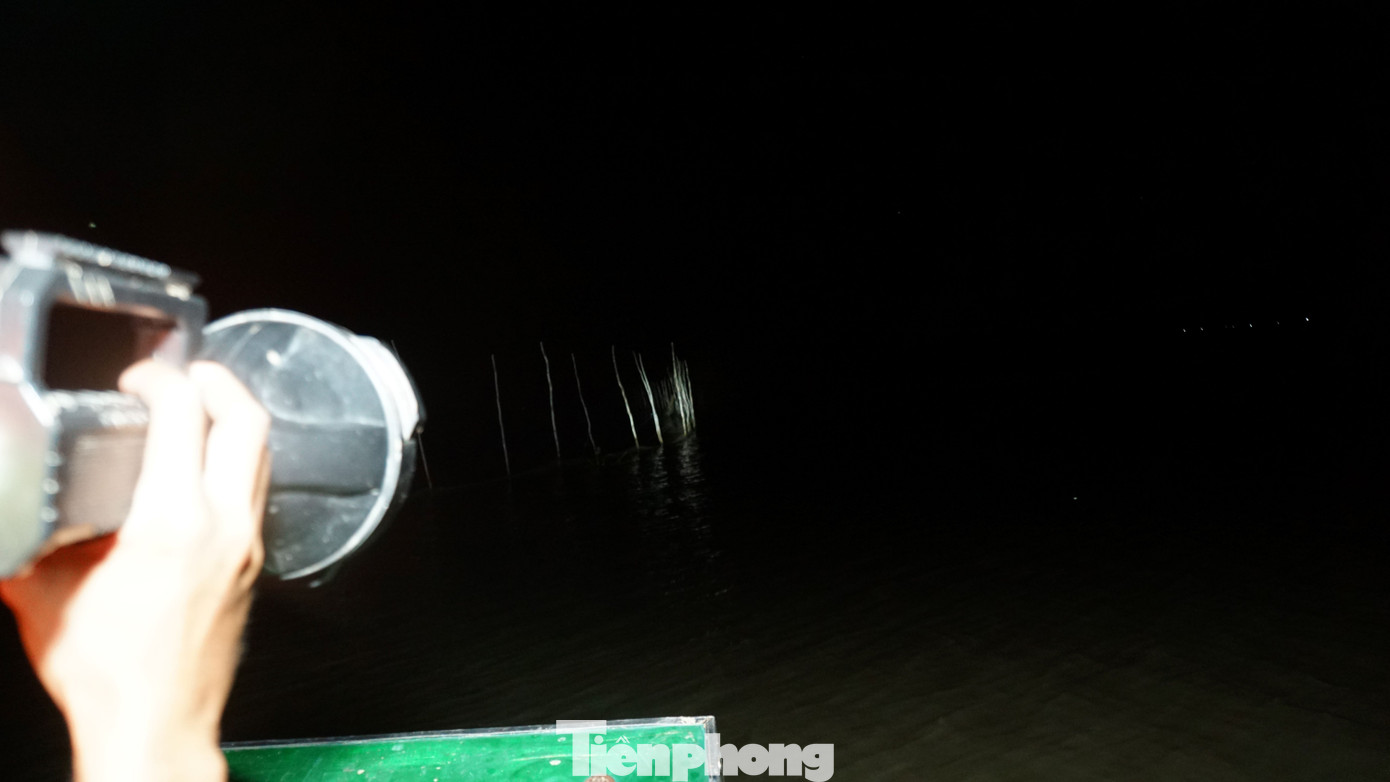 Hiện, phía ngoại biên có 20 kho hàng bến bãi đang hoạt động và nội biên An Giang có 29 kho hàng bến bãi nghi vấn liên quan đến buôn lậu, gian lận thương mại. Ảnh: Hòa Hội