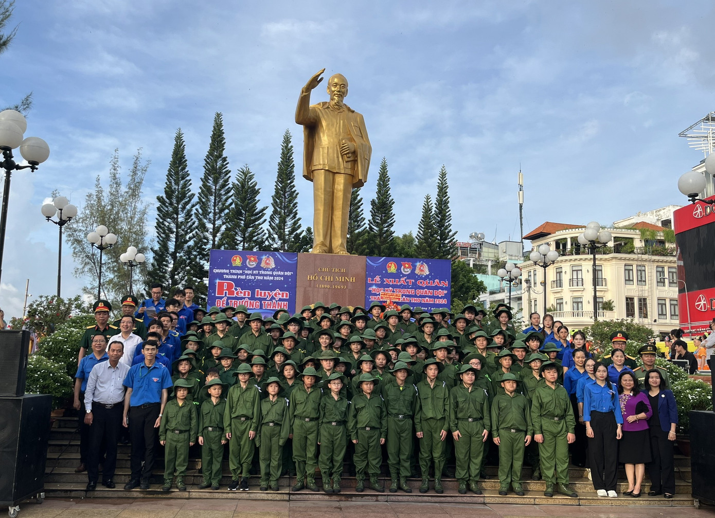 100 chiến sĩ nhí Cần Thơ xuất quân tham gia học kỳ trong quân đội năm 2024.