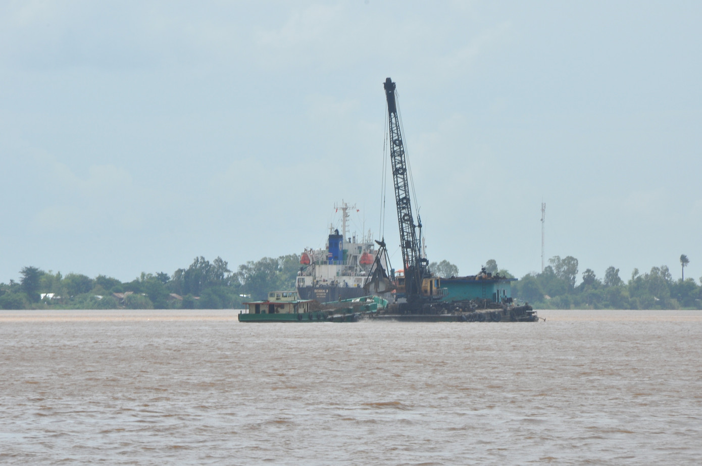 Nguồn cát phục vụ cao tốc đang là vấn đề cấp bách của dự án. Ảnh: Hòa Hội Nguồn cát phục vụ cao tốc đang là vấn đề cấp bách của dự án. Ảnh: Hòa Hội