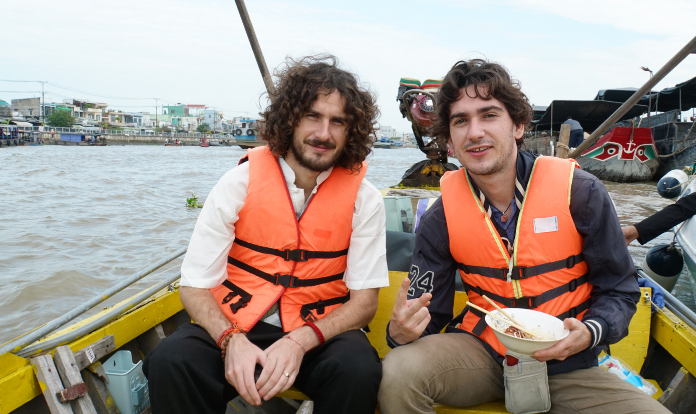 Du khách Pháp trải nghiệm chợ nổi Cái Răng. Ảnh: Hòa Hội. Du khách Pháp trải nghiệm chợ nổi Cái Răng. Ảnh: Hòa Hội.