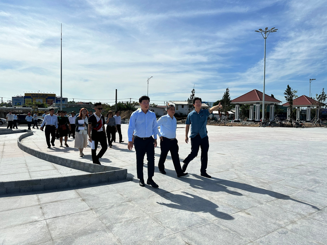 Bí thư Tỉnh ủy Đồng Tháp Lê Quốc Phong kiểm tra tiến độ chuẩn bị Festival hoa kiểng. Ảnh: An Bình. Bí thư Tỉnh ủy Đồng Tháp Lê Quốc Phong kiểm tra tiến độ chuẩn bị Festival hoa kiểng. Ảnh: An Bình.