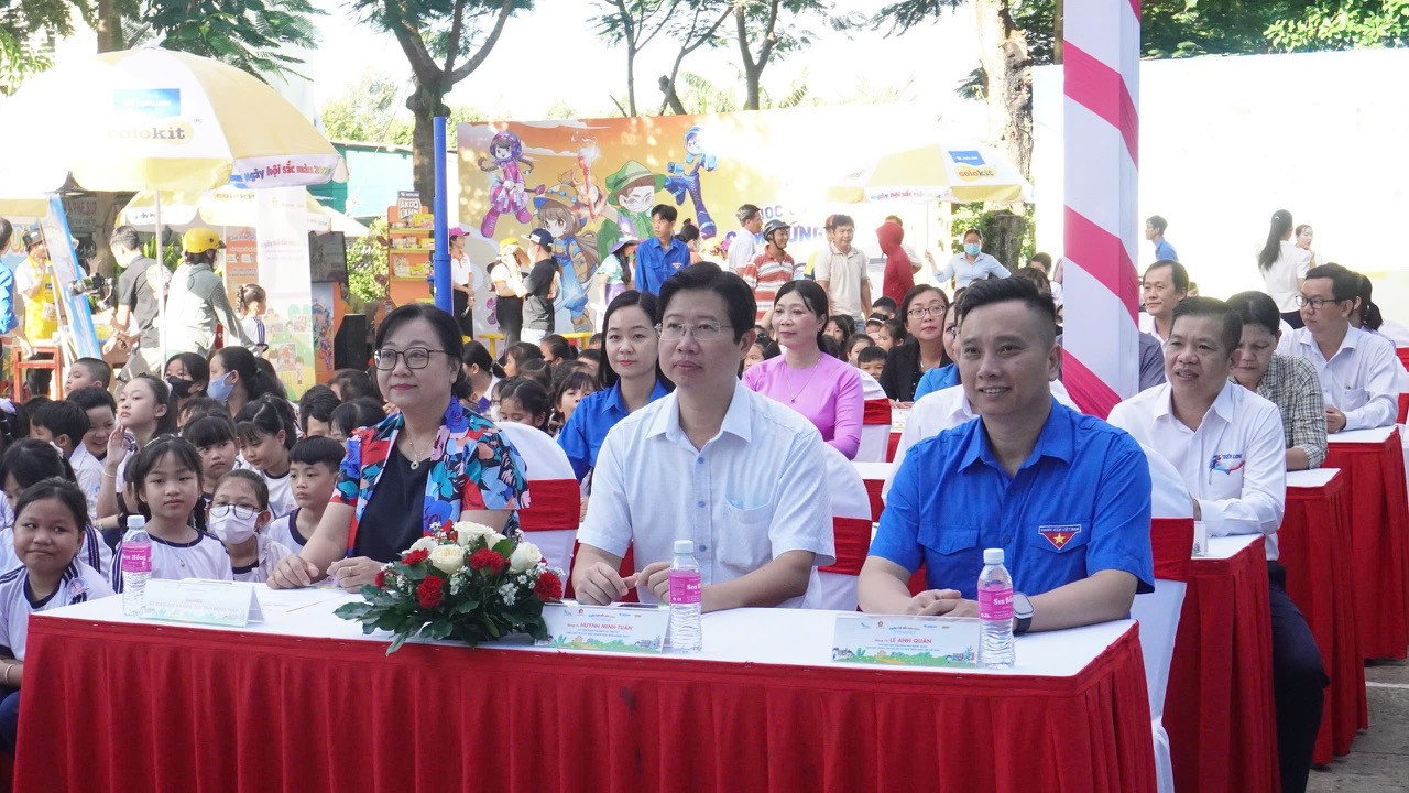 Lãnh đạo Hội Đồng Đội Trung ương, tỉnh Đồng Tháp tham dự chương trình. Ảnh: TĐ ĐT