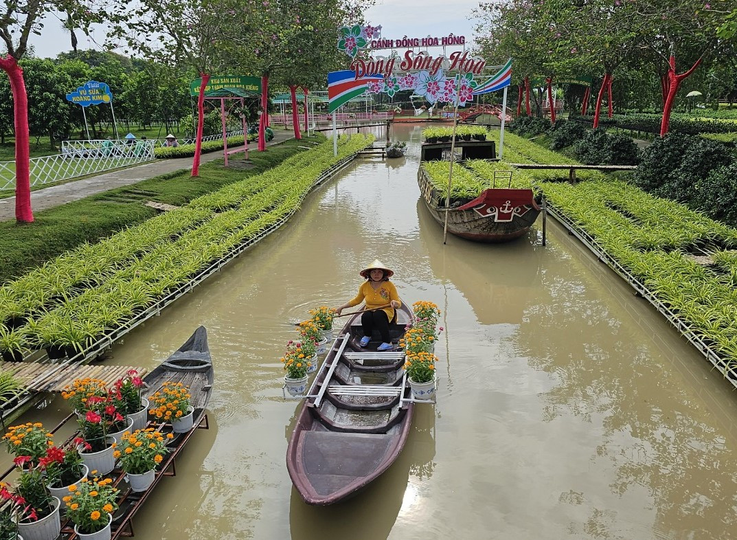 Dòng sông hoa tại khu du lịch ở thành phố Sa Đéc. Ảnh: Hòa Hội. Dòng sông hoa tại khu du lịch ở thành phố Sa Đéc. Ảnh: Hòa Hội.