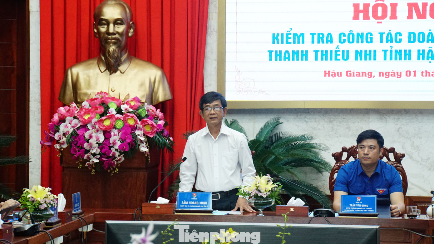 Ông Sầm Hoàng Minh - Trưởng Ban Dân vận Tỉnh ủy Hậu Giang phát biểu tại cuộc họp. Ảnh: Hòa Hội Ông Sầm Hoàng Minh - Trưởng Ban Dân vận Tỉnh ủy Hậu Giang phát biểu tại cuộc họp. Ảnh: Hòa Hội