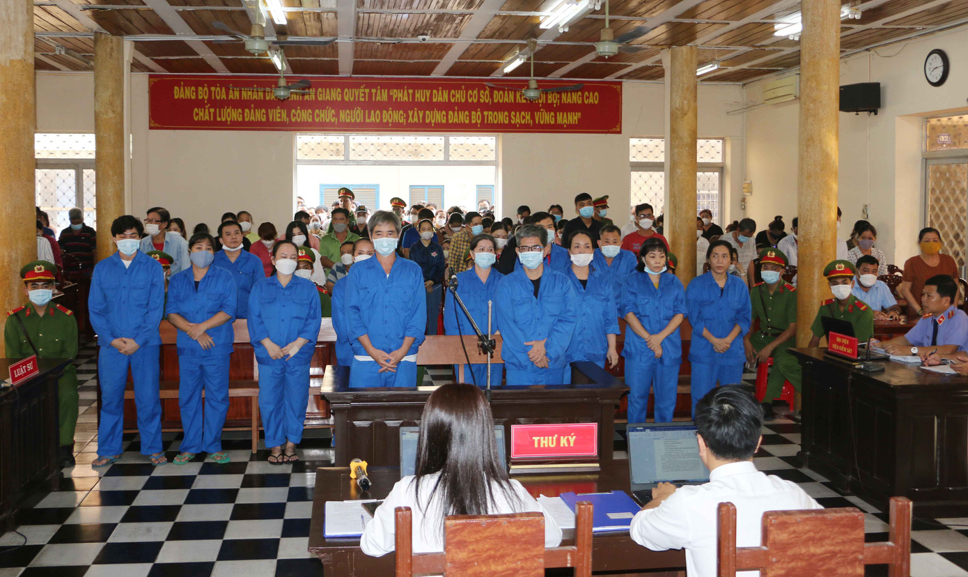 Các bị cáo tại phiên tòa. Ảnh: PV.