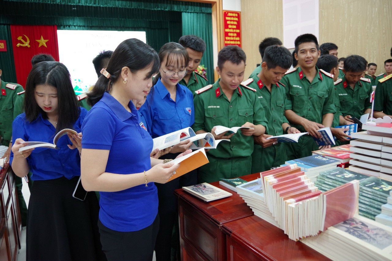 Phong trào đọc sách và phát triển văn hóa đọc tại Đồng Tháp lan tỏa trong cơ quan, đơn vị và cộng đồng.