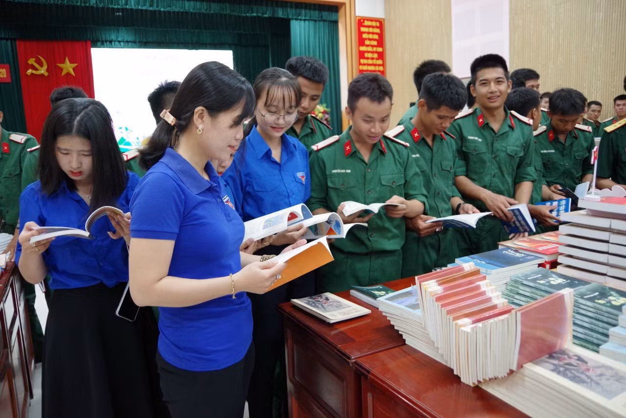 Phong trào đọc sách và phát triển văn hóa đọc tại Đồng Tháp lan tỏa trong cơ quan, đơn vị và cộng đồng.