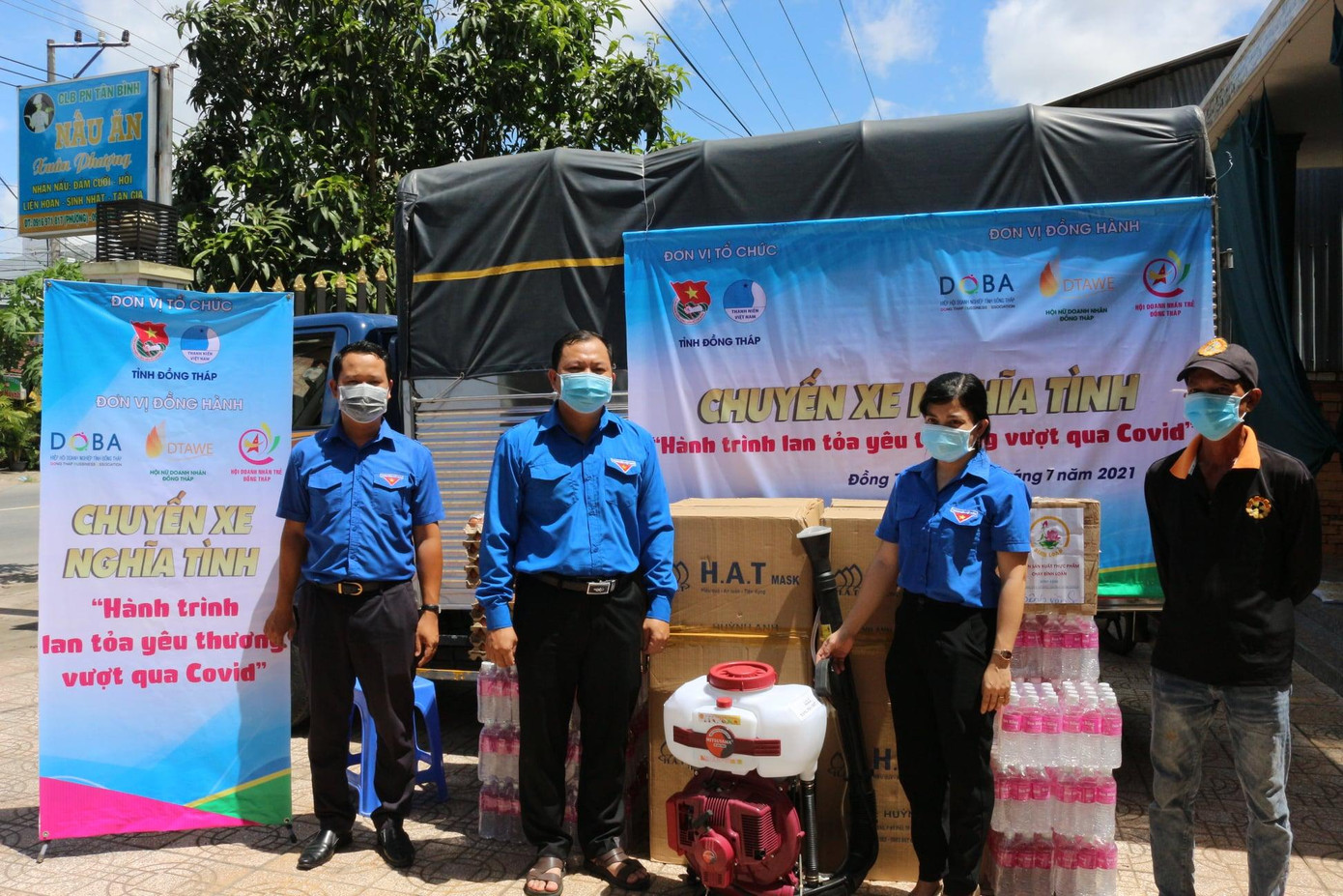 Tỉnh đoàn Đồng Tháp trao tặng nhu yếu phẩm thiết yếu phục vụ bà con trong khu cách ly, chiến sỹ chống dịch Tỉnh đoàn Đồng Tháp trao tặng nhu yếu phẩm thiết yếu phục vụ bà con trong khu cách ly, chiến sỹ chống dịch