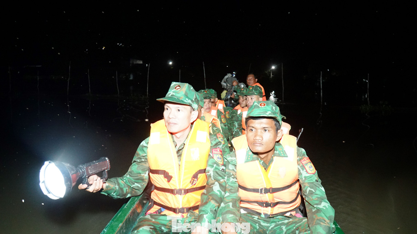 Tình hình tội phạm buôn lậu, vận chuyển trái phép hàng hóa qua biên giới trên địa bàn tỉnh An Giang hoạt động ngày càng tinh vi và luôn tiềm ẩn nhiều yếu tố phức tạp. Ảnh: Hòa Hội