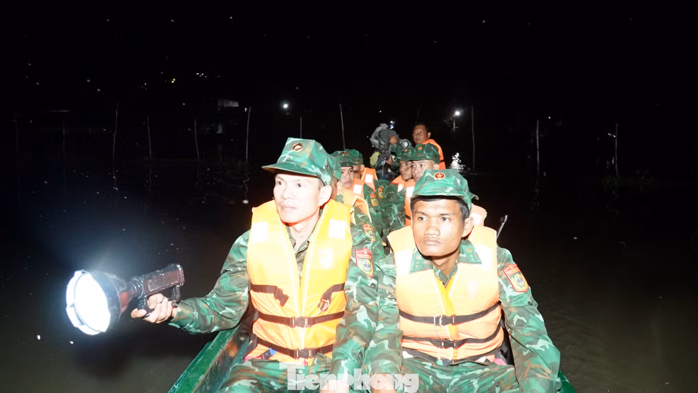Tình hình tội phạm buôn lậu, vận chuyển trái phép hàng hóa qua biên giới trên địa bàn tỉnh An Giang hoạt động ngày càng tinh vi và luôn tiềm ẩn nhiều yếu tố phức tạp. Ảnh: Hòa Hội