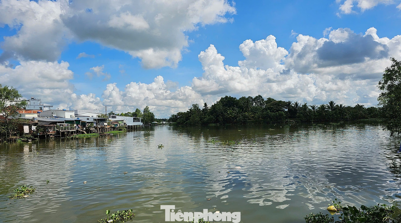 Chùa Nam Nhã nằm ngay vàm Bình Thủy, đối diện Đình Bình Thủy (quận Bình Thủy, TP. Cần Thơ).