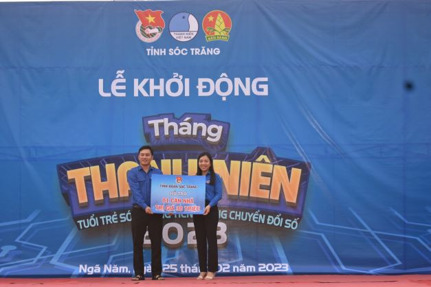 Chị Triệu Thị Ngọc Diễm, Bí thư Tỉnh Đoàn Sóc Trăng trao tặng 1 căn nhà trị giá 30 triệu đồng Chị Triệu Thị Ngọc Diễm, Bí thư Tỉnh Đoàn Sóc Trăng trao tặng 1 căn nhà trị giá 30 triệu đồng