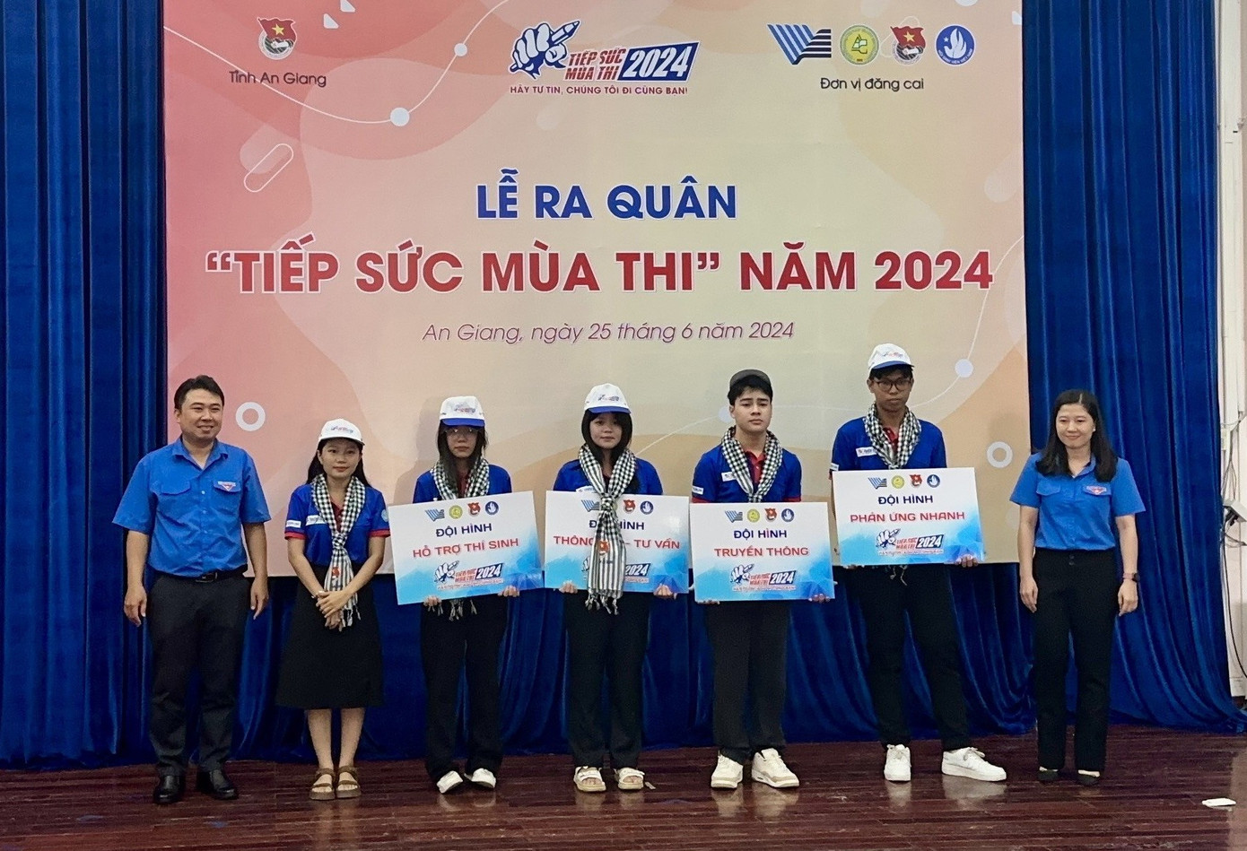 Ra mắt 4 đội hình chuyên tiếp sức mùa thi Ra mắt 4 đội hình chuyên tiếp sức mùa thi