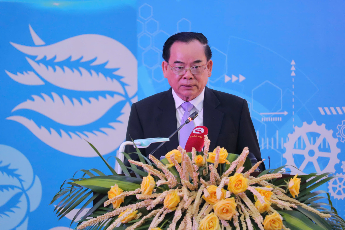 Ông Trần Ngọc Tam - Chủ tịch UBND tỉnh Bến Tre phát biểu tại hội nghị. Ông Trần Ngọc Tam - Chủ tịch UBND tỉnh Bến Tre phát biểu tại hội nghị.